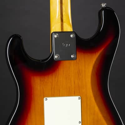J & D ST Vintage Deluxe (3-Colour Sunburst) - Electric Guitar image 8