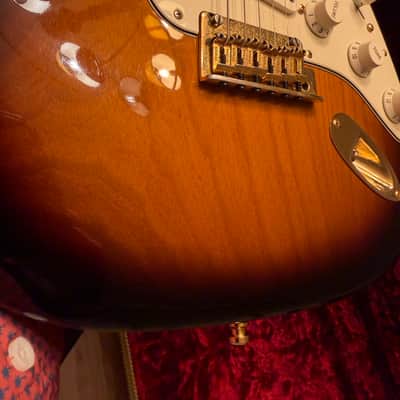Fender 60th Anniversary Commemorative American Standard Stratocaster with Gold Hardware, Maple Fretboard 2014 - 2-Color Sunburst image 4