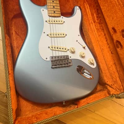 Fender American Vintage '57 Stratocaster 2001 - Ice Blue Metallic image 2