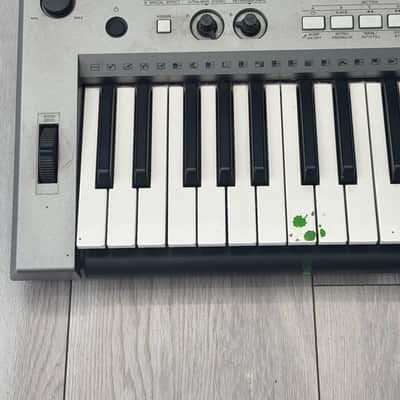 Yamaha PSR E443 61 Key Keyboard - Black image 5