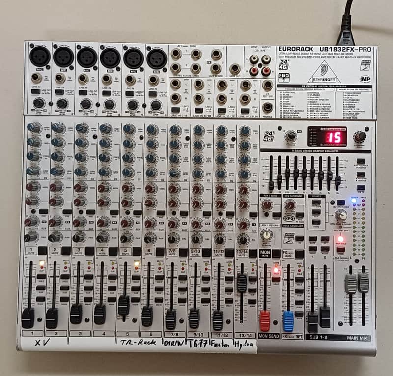 Behringer Eurorack UB1832FX-Pro 18-Input 3/2-Bus Mic / Line Mixer