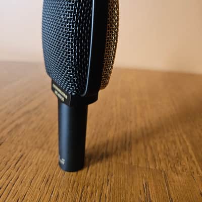 Sennheiser MD409 U3 Dynamic Microphone 1980s - Black and gold image 2