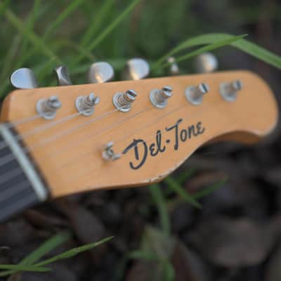 Del-Tone 60's T-Style - Khaya Mahogany - Olympic White image 15