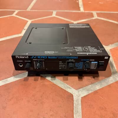 Roland JV-1010 64-Voice Synthesizer Module | Reverb Canada