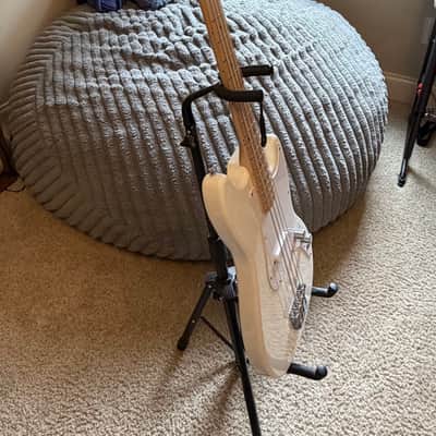 Squier Squier Sonic Bronco Bass - Arctic White with Maple Fingerboard 2023 image 4
