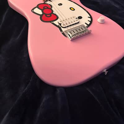 Squier Hello Kitty Stratocaster 2024 - Present - Pink image 2