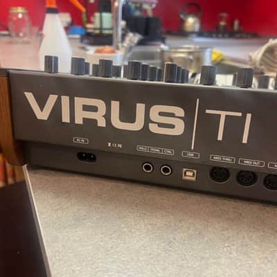 Immagine Access Virus TI2 Dark Star 37-Key Digital Synthesizer 2009 - 2023 - Black - 8