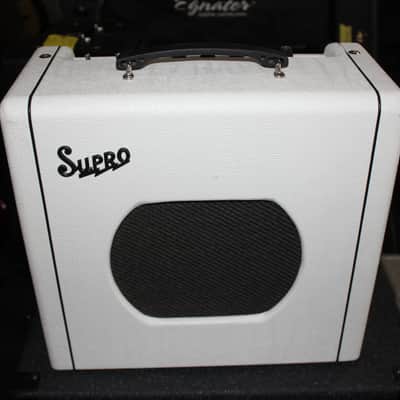 Supro 1821R Delta King 10/ 5 watt Combo image 1