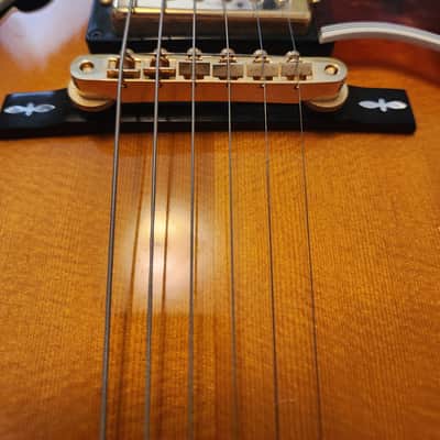 Gibson Byrdland 2001 Sunburst lightly played image 6