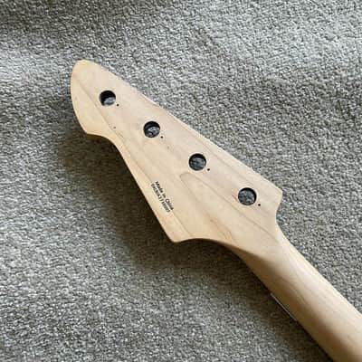 Peavey 4 String Electric Bass Maple Wood Neck, Rosewood Fingerboard, Defected Truss Rod image 7