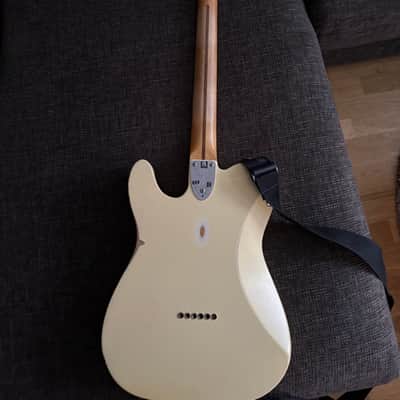 Fender Deluxe Vintera Road Worn Nitro finish  2020 - Nitro image 11