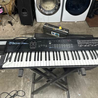 Roland D-20 61-Key Multi-Timbral Linear Synthesizer / Multitrack Sequencer 1988 - 1992 - Black