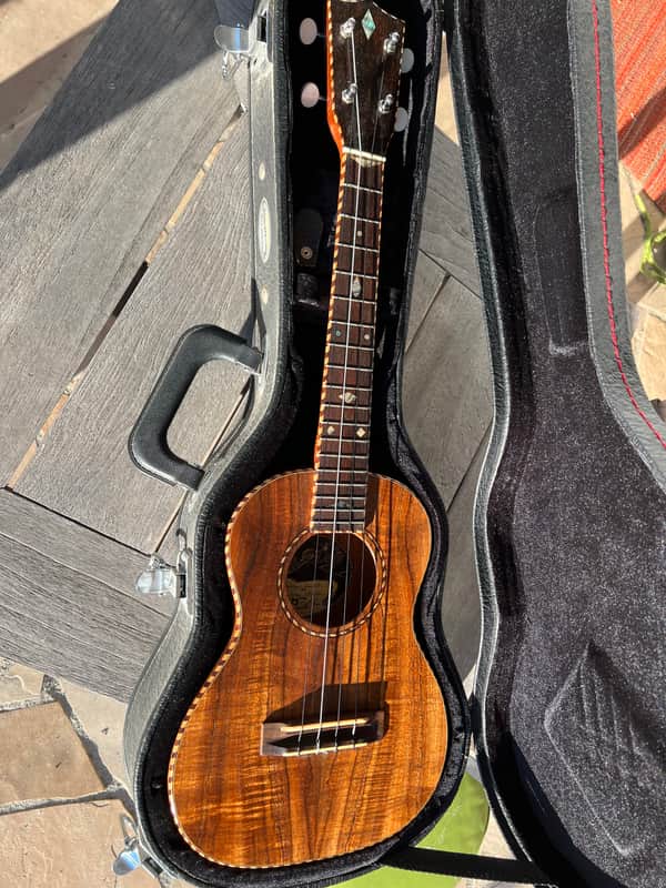 Bear Creek Guitars Tenor Ukulele 2009 - Matte image 1