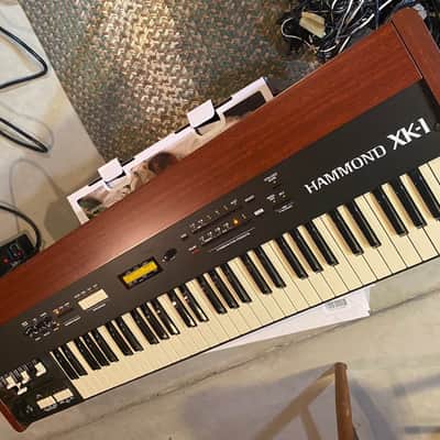 HAMMOND XK-1 DIGITAL B-3 STYLE ORGAN