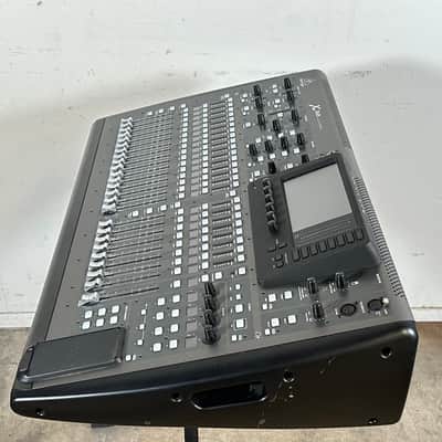 Behringer X32 40-Input 25-Bus Digital Mixing Console image 7
