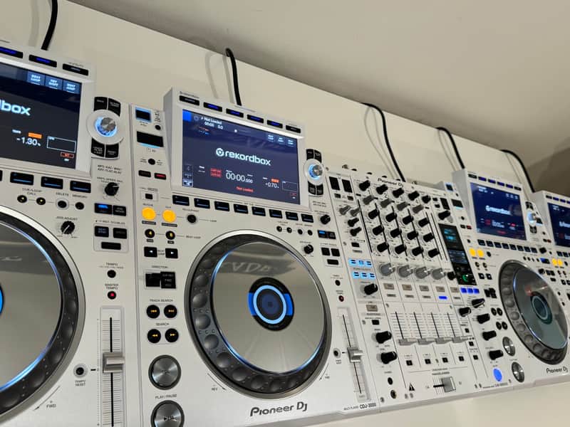 Pioneer DJ CDJ-3000 and DJM-900NXS2 - Limited White Edition