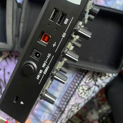 Native Instruments Traktor Kontrol D2 with Magma Case image 2
