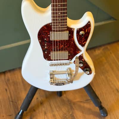 Aslan Guitars White Pearl 2021-Present - White image 7