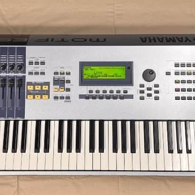 Yamaha Motif ES 8 Production Synthesizer 2000s - Gray