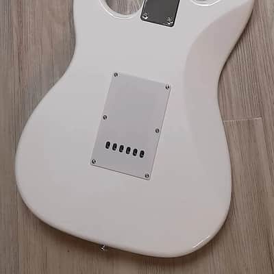 2025 Elite® Stratocaster Gilmour Mod'd Style Guitar White Classic Strat SSS image 3