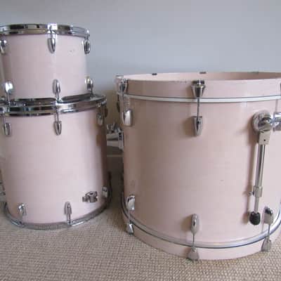 Yamaha Tour Custom Maple Drum Kit in Sakura White (Pink). 22,12,16 - Roadworn image 9