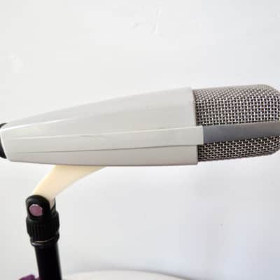 Sennheiser MD 421-2 Cardioid Dynamic Microphone image 4