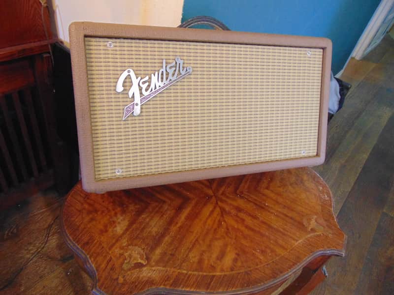 FENDER REVERB TANK 2020,S - BROWN XLNT. CONDITION image 1