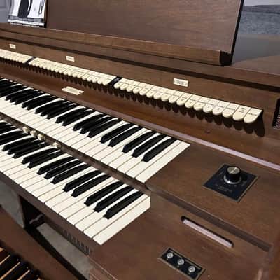 Allen Organ with 32-Note Concave Pedalboard, Allen Speaker, & Bench! image 3