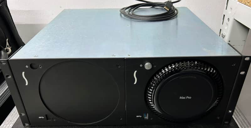 Immagine Apple Mac Pro 6,1 2013 - Black + Sonnet RackMac Pro - 1
