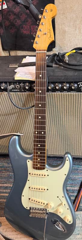 Fender Vintera '60s Stratocaster with Pau Ferro Fretboard 2019 - 2023 - Ice Blue Metallic