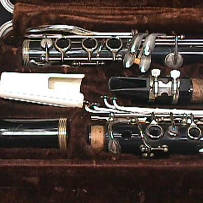 Buescher Aristocrat Bb Clarinet in it's Original Case & Ready to Play   Real Nice!!!   3 C image 2