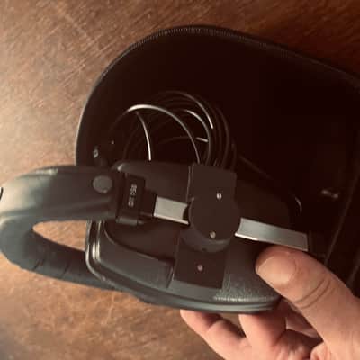 Beyerdynamic DT 150 with case image 3