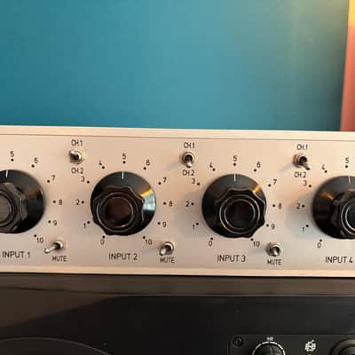 Clunk 4x2 mixer with API Gain Stage image 3