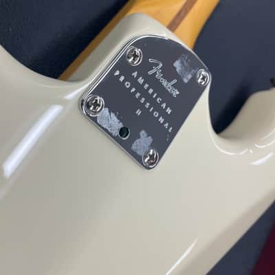 Fender American Professional II Stratocaster Maple Fretboard 2022 - Olympic White image 21