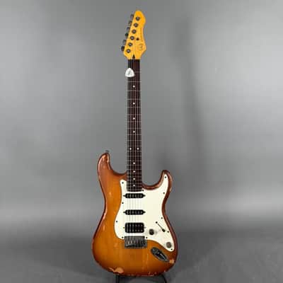 VGS Roadcruiser VST-110 Relic Tobacco Burst EMG Gigbag Tasche