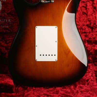 Fender 70th Anniversary American Vintage II 1954 Stratocaster Maple Fingerboard 2-Color Sunburst V704218 image 2