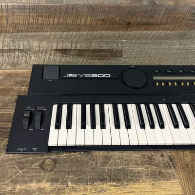 Yamaha YS200 FM 61 Key Synthesizer 1988 W/fitted gig bag - Black image 2