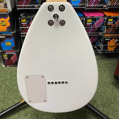 Vox Mini Mk III travel guitar teardrop shape in marble /white finish image 13