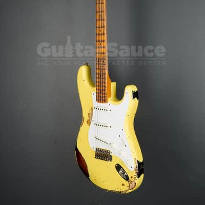 Fender Custom Shop Limited 70th anniversary 54 Stratocaster Heavy Relic 2025 - Candy Yellow Over 2 Color Sunburst (COD 2186NG) image 5