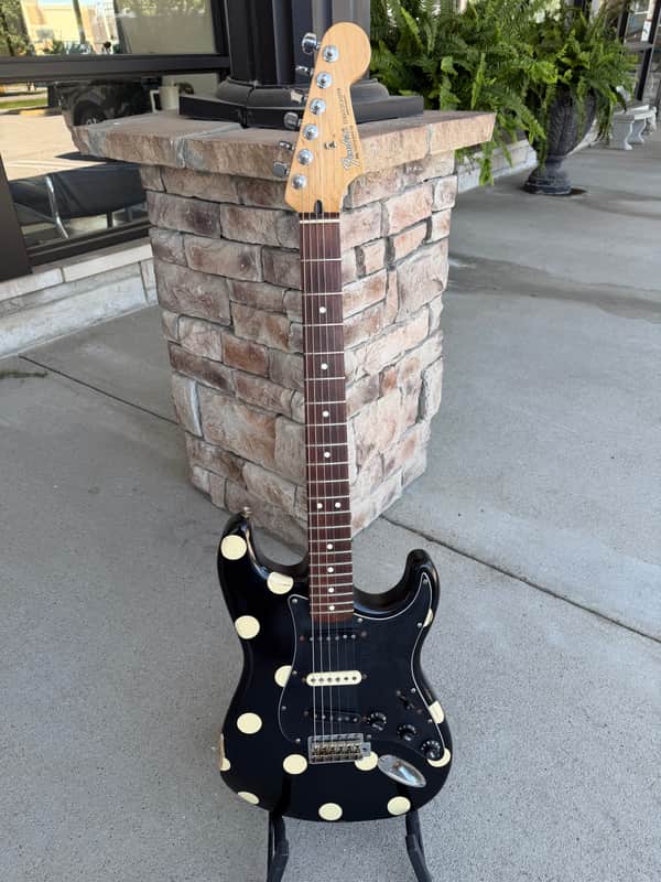 Fender Buddy Guy Artist Series Signature Stratocaster Black with Polka Dots Roadworn