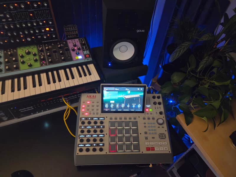 Akai MPC X SE (2023) Music Workstation image 1