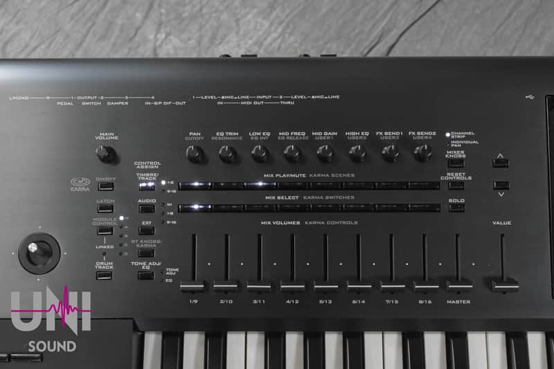 Korg Kronos X 61-Key Music Workstation Synthesizer in Very Good