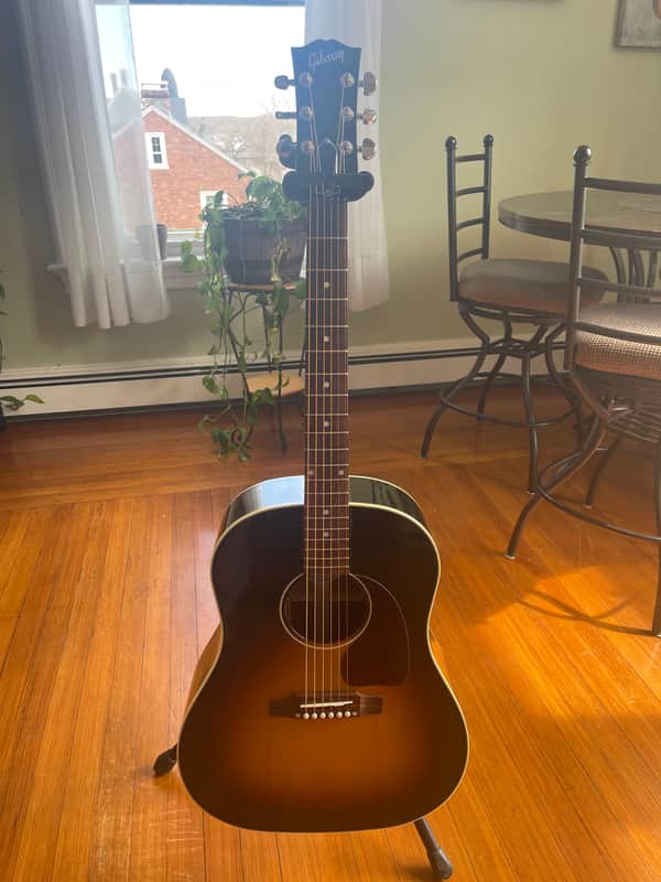 Gibson J-45 Standard