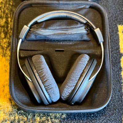 Shure SRH1540 Professional Closed Back Studio Headphones 2010s - Black image 2