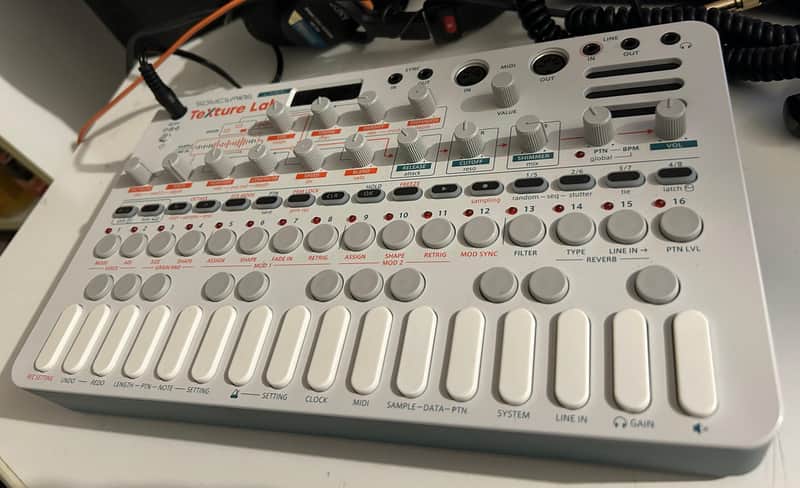 Sonicware Liven Texture Lab 27-Key Sampling Groovebox 2023 - Present - Silver image 1