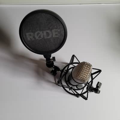RODE NT1 Large Diaphragm Cardioid Condenser Microphone -Black image 3