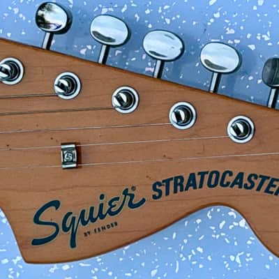 Squier Classic Vibe Stratocaster 70’s with Laurel Fretboard 2019  - Walnut image 4