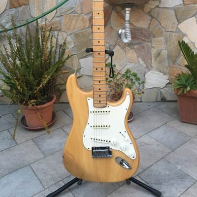 RIF 119 Fender Stratocaster 2000 Corona California With Case and Fender Card image 2