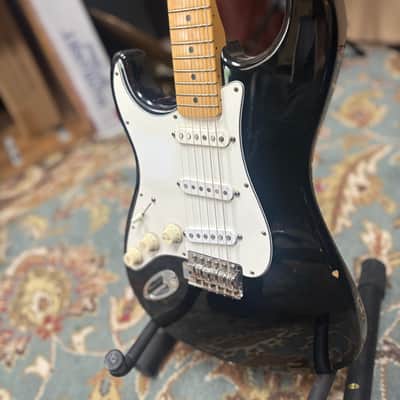 Fender Standard Stratocaster Left-Handed with Maple Fretboard 2006 - 2017 - Black image 2