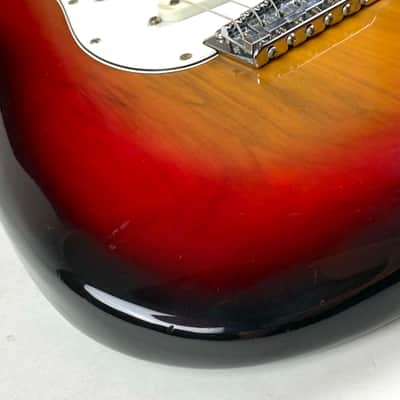 Fender Stratocaster 1974 - Sunburst, Maple neck  Super clean. with original hard  Fender Tolex case image 6